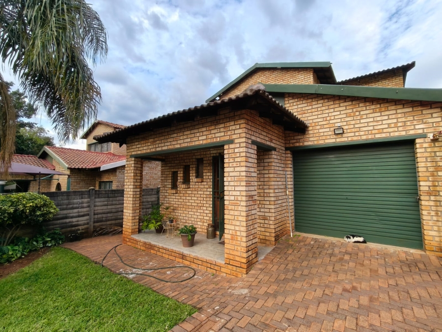 3 Bedroom Property for Sale in Protea Park North West